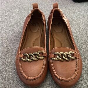 Sofft Women's Brown Loafers with Gold Chain , Kaydn Loafers